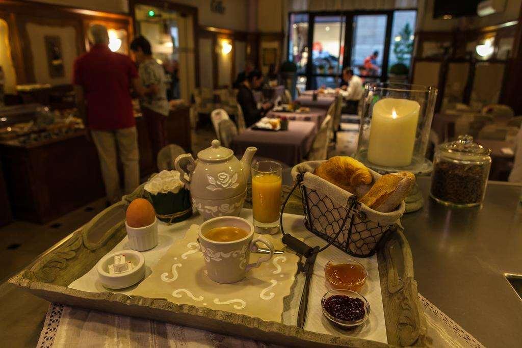 Brit Hotel Bristol Montbeliard Centre レストラン 写真